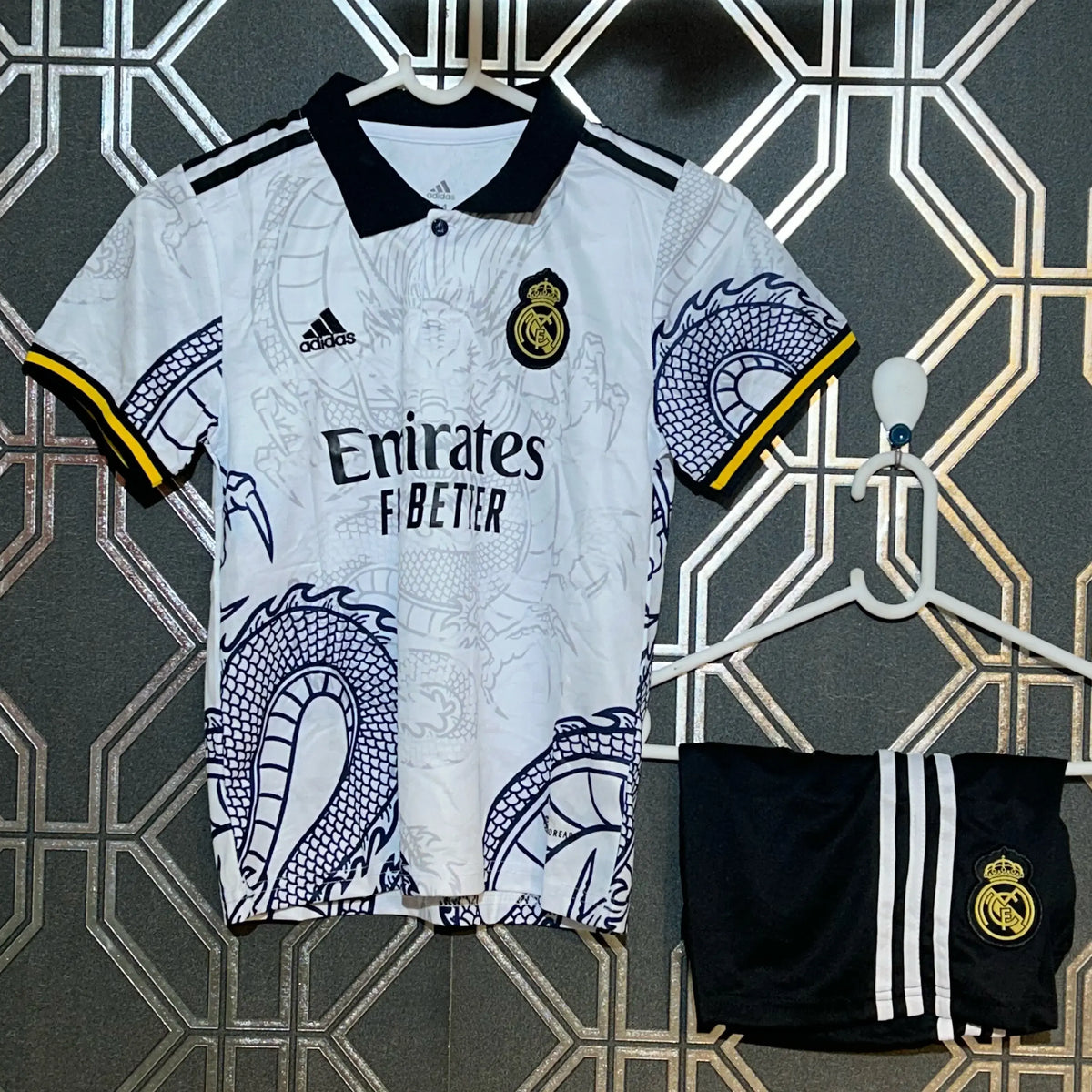 REAL MADRID WHITE DRAGON KIDS KIT